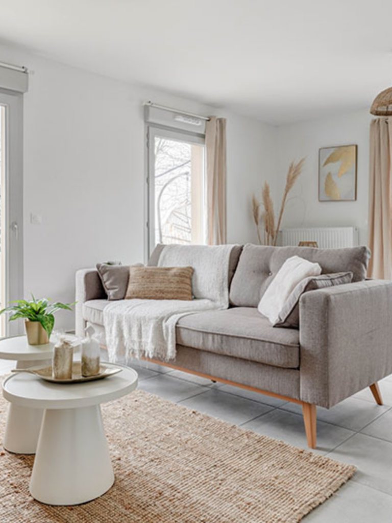 salon d'une maison neuve construite